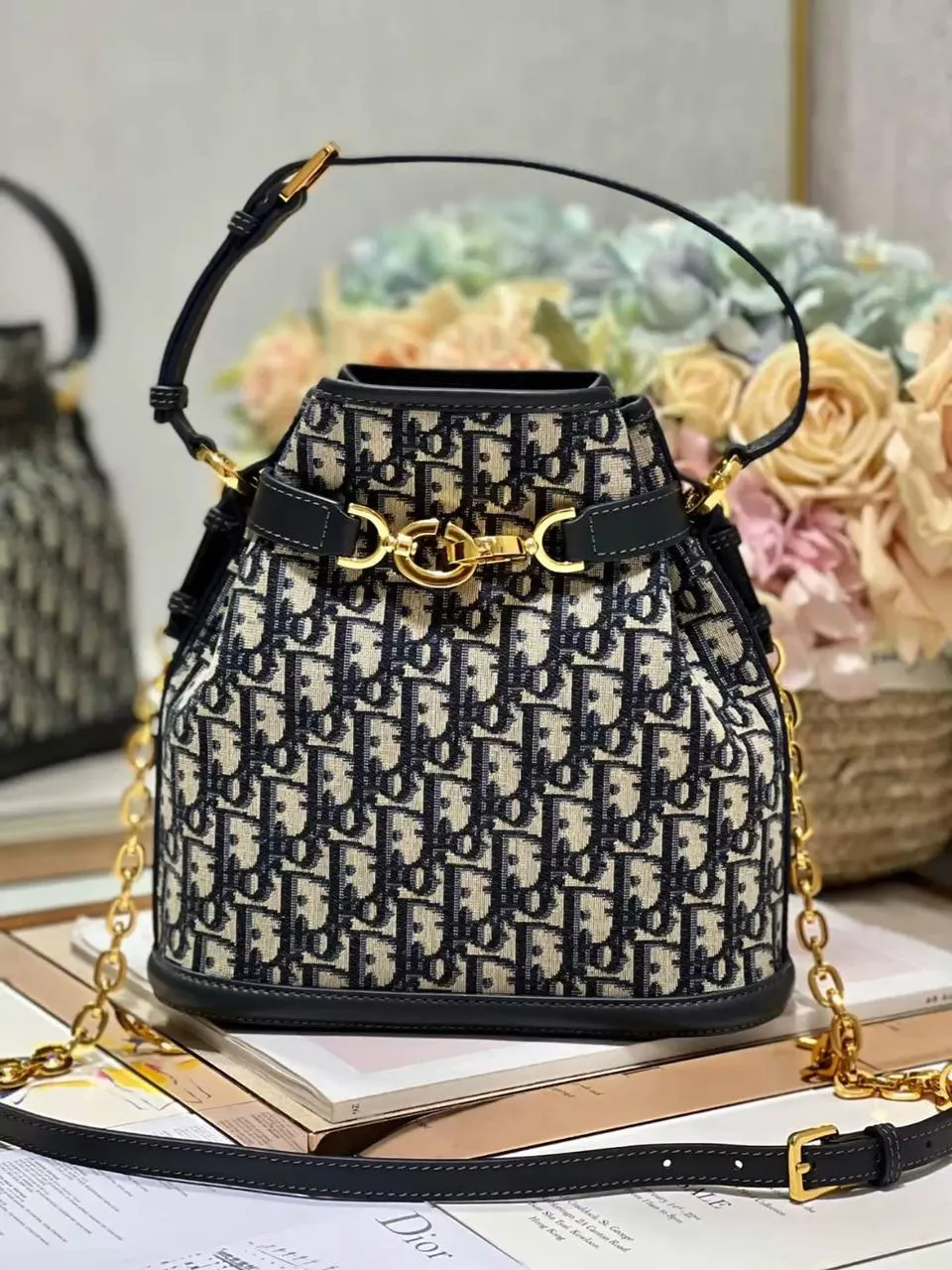 CD DIOR C’EST LATTE BUCKET SHAPE BAG