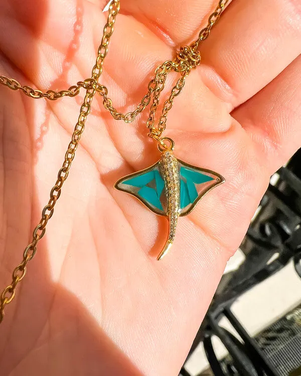 Eco Stingray Necklace in Gold with Ocean Plastic