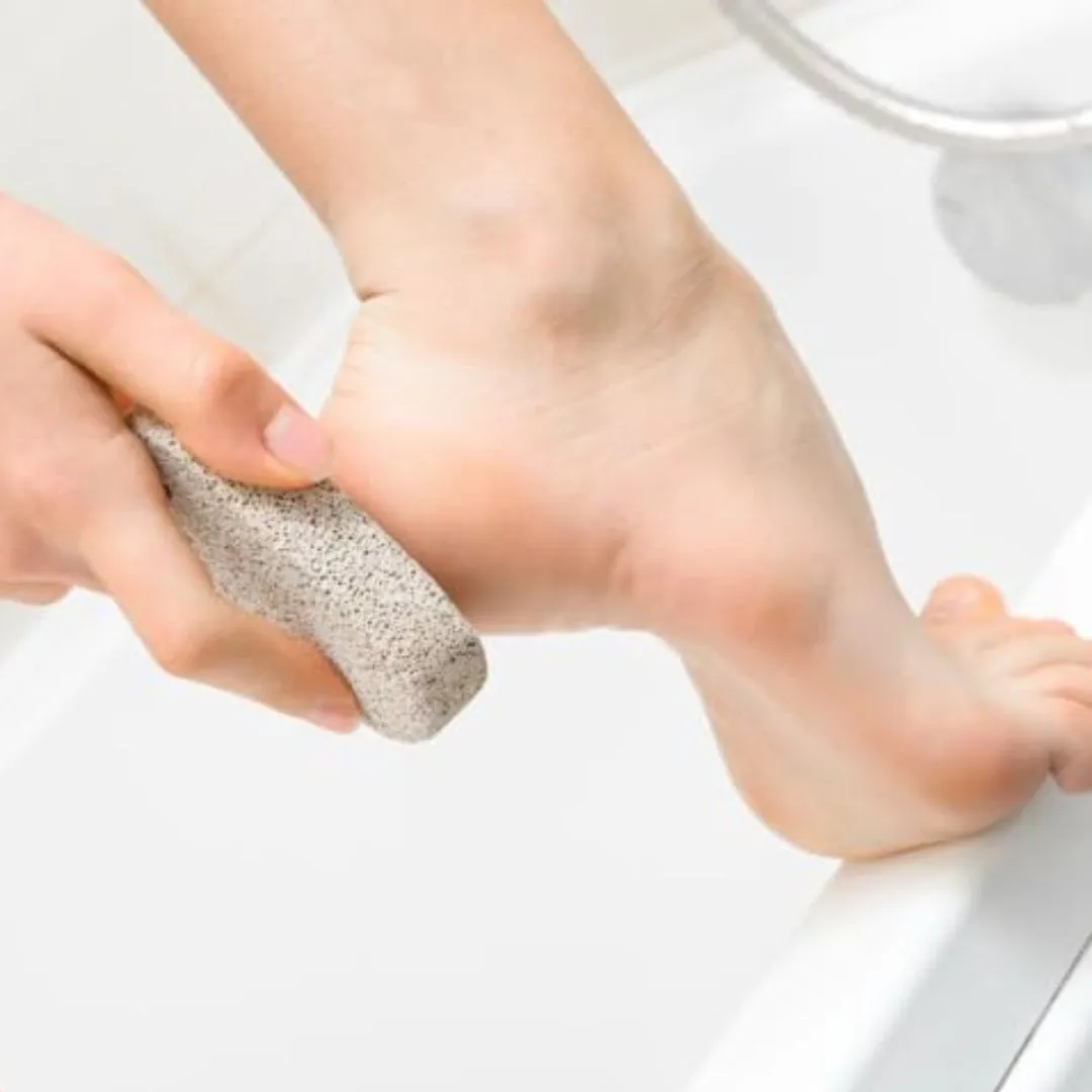 FOLELLO Nail Grooming Kit with Stainless Steel Foot Scrubber, Large Nail Cutter, Pedicure/Nail Brush, Pumice Stone, Double Sided Nail Buffer/Filer & 2 pcs Nail Separators Sponges (Pack of 8)