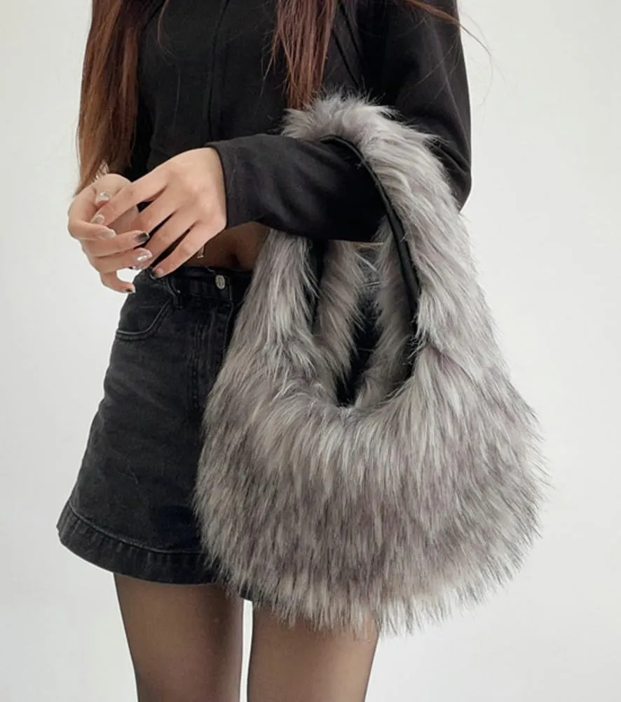 Furry Purse for Women Faux Fur Shoulder Bag Y2k Purse Fluffy Large Tote Bag Fuzzy Handbags Dumpling Satchels