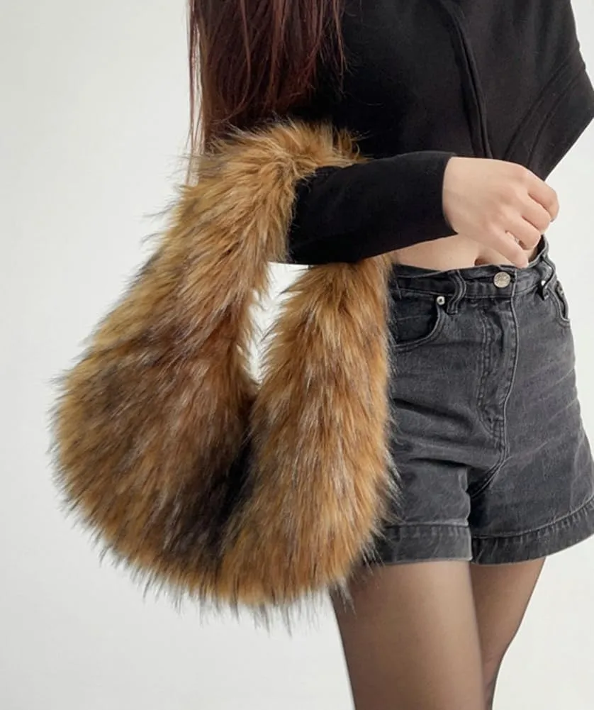 Furry Purse for Women Faux Fur Shoulder Bag Y2k Purse Fluffy Large Tote Bag Fuzzy Handbags Dumpling Satchels