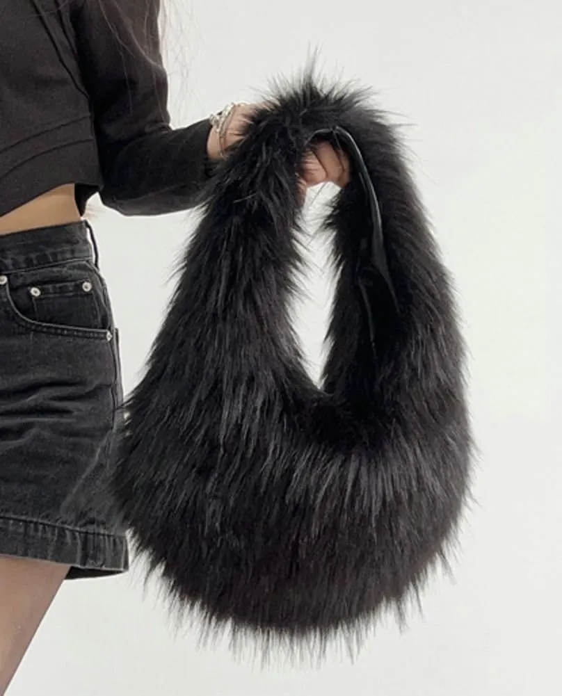 Furry Purse for Women Faux Fur Shoulder Bag Y2k Purse Fluffy Large Tote Bag Fuzzy Handbags Dumpling Satchels