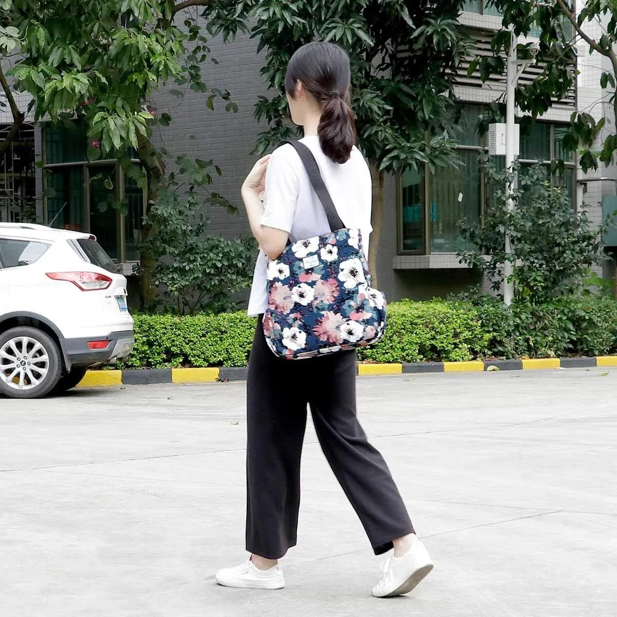 KAMO Floral Tote Bag - Waterproof Lightweight Handbags Travel Shoulder Bag for Hiking Yoga Gym Swimming Travel Beach