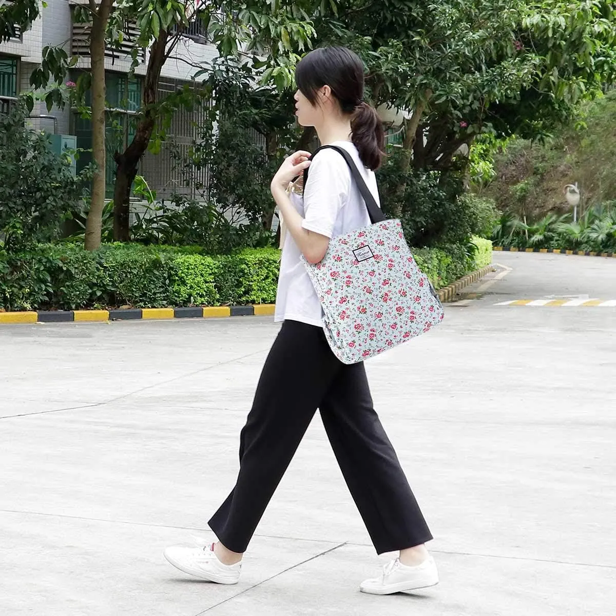 KAMO Floral Tote Bag - Waterproof Lightweight Handbags Travel Shoulder Bag for Hiking Yoga Gym Swimming Travel Beach