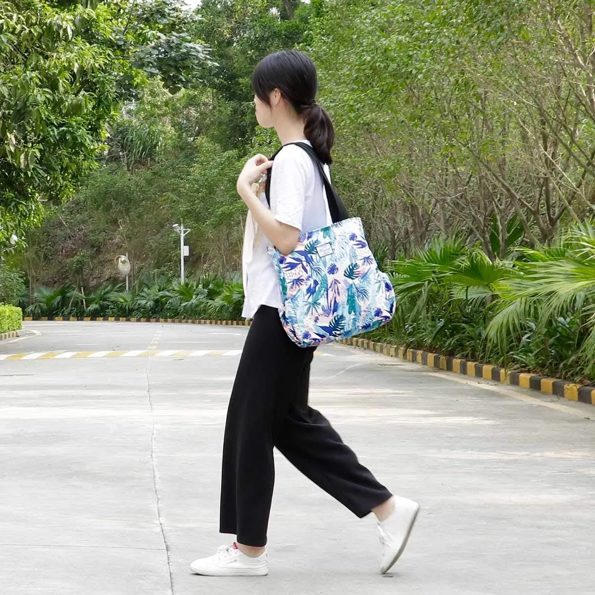 KAMO Floral Tote Bag - Waterproof Lightweight Handbags Travel Shoulder Bag for Hiking Yoga Gym Swimming Travel Beach