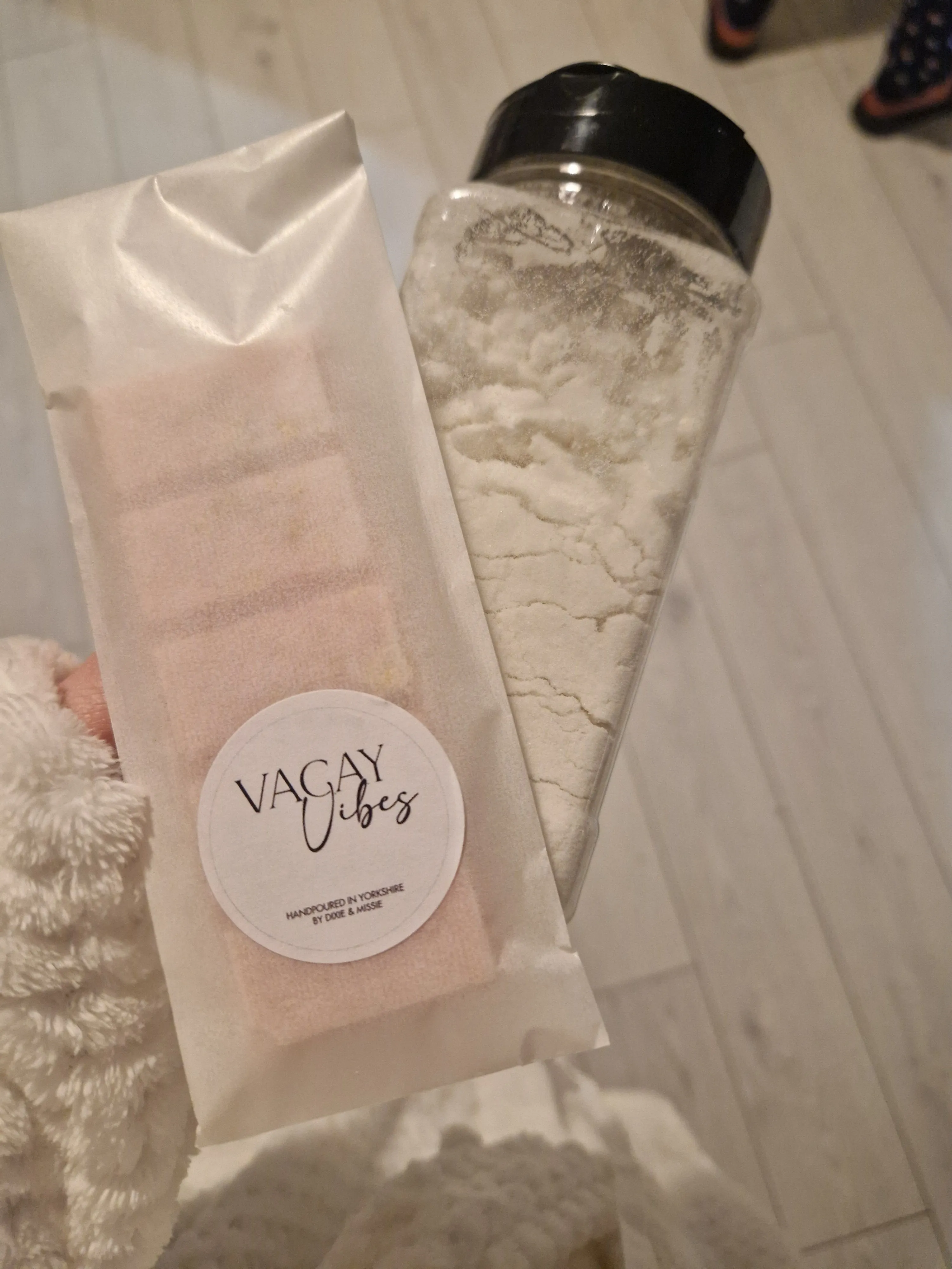 Light Blue Wax Melt Snap Bar, Luxury Perfume Simmering Granules and Carpet Freshener, Strong Scented Home Wax