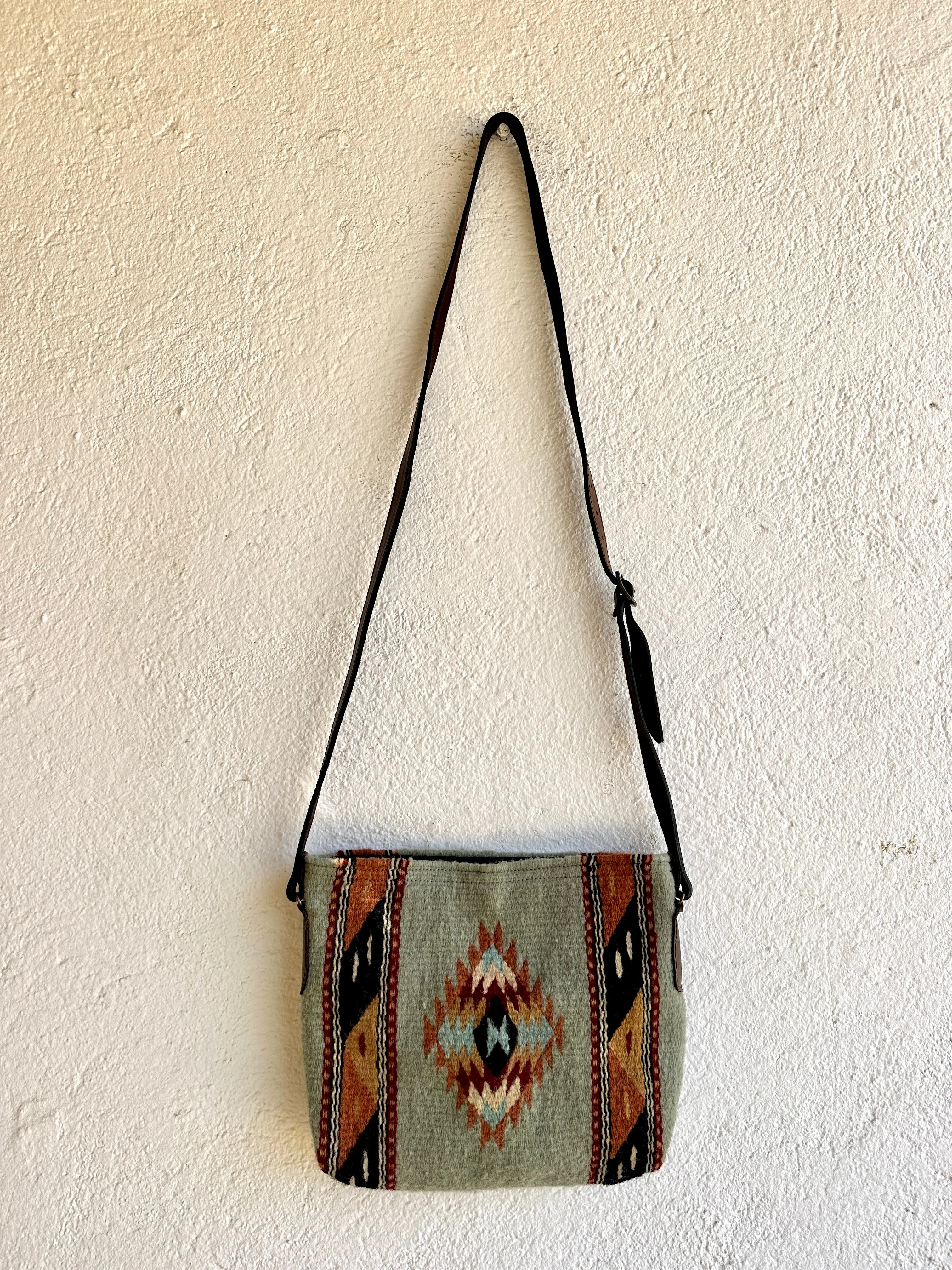 Manos Crossbody   more