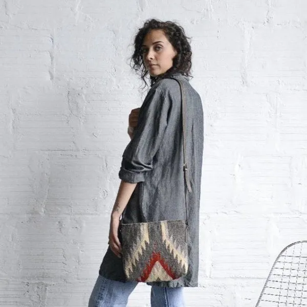 Manos Crossbody   more