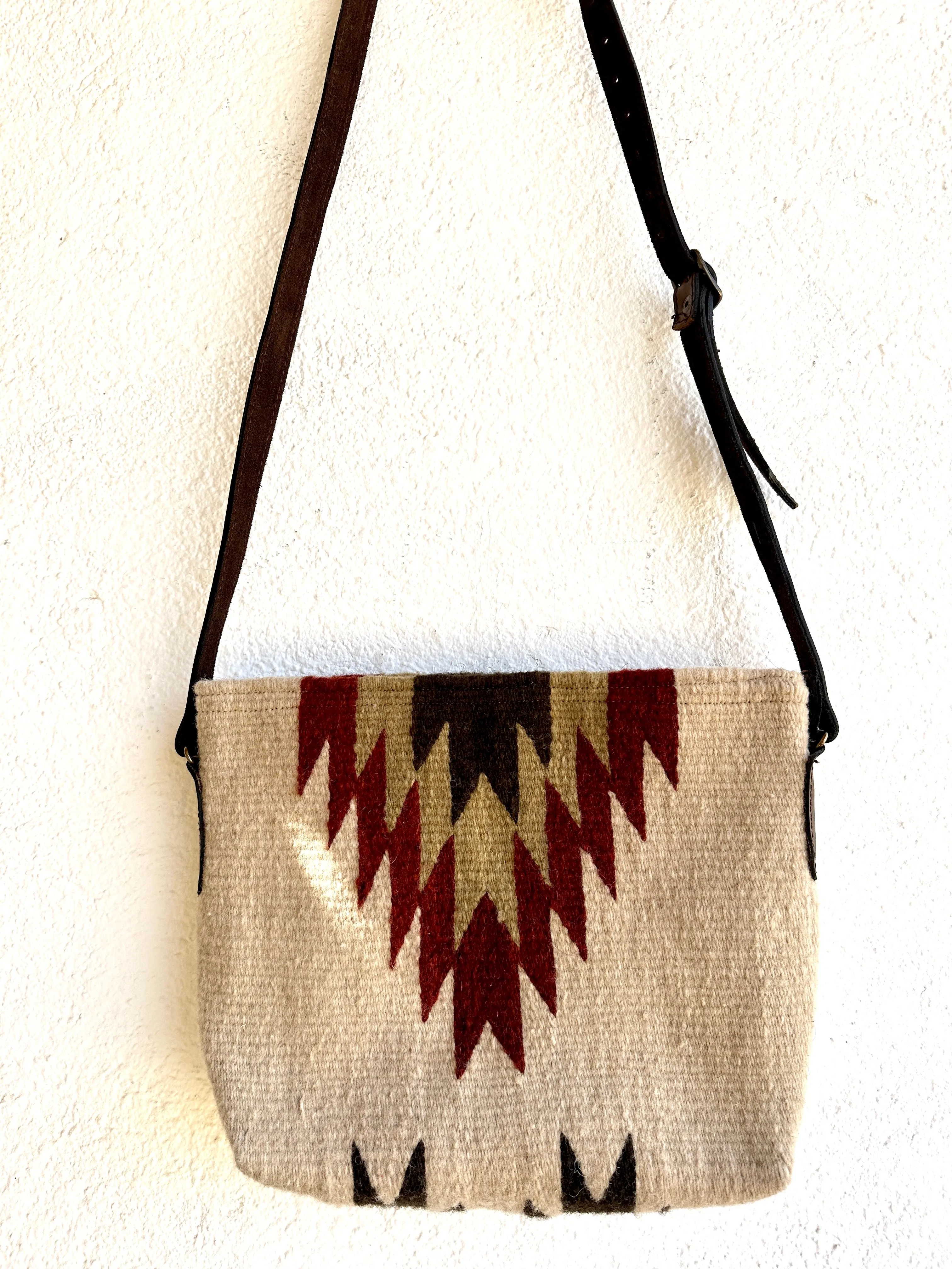 Manos Crossbody   more