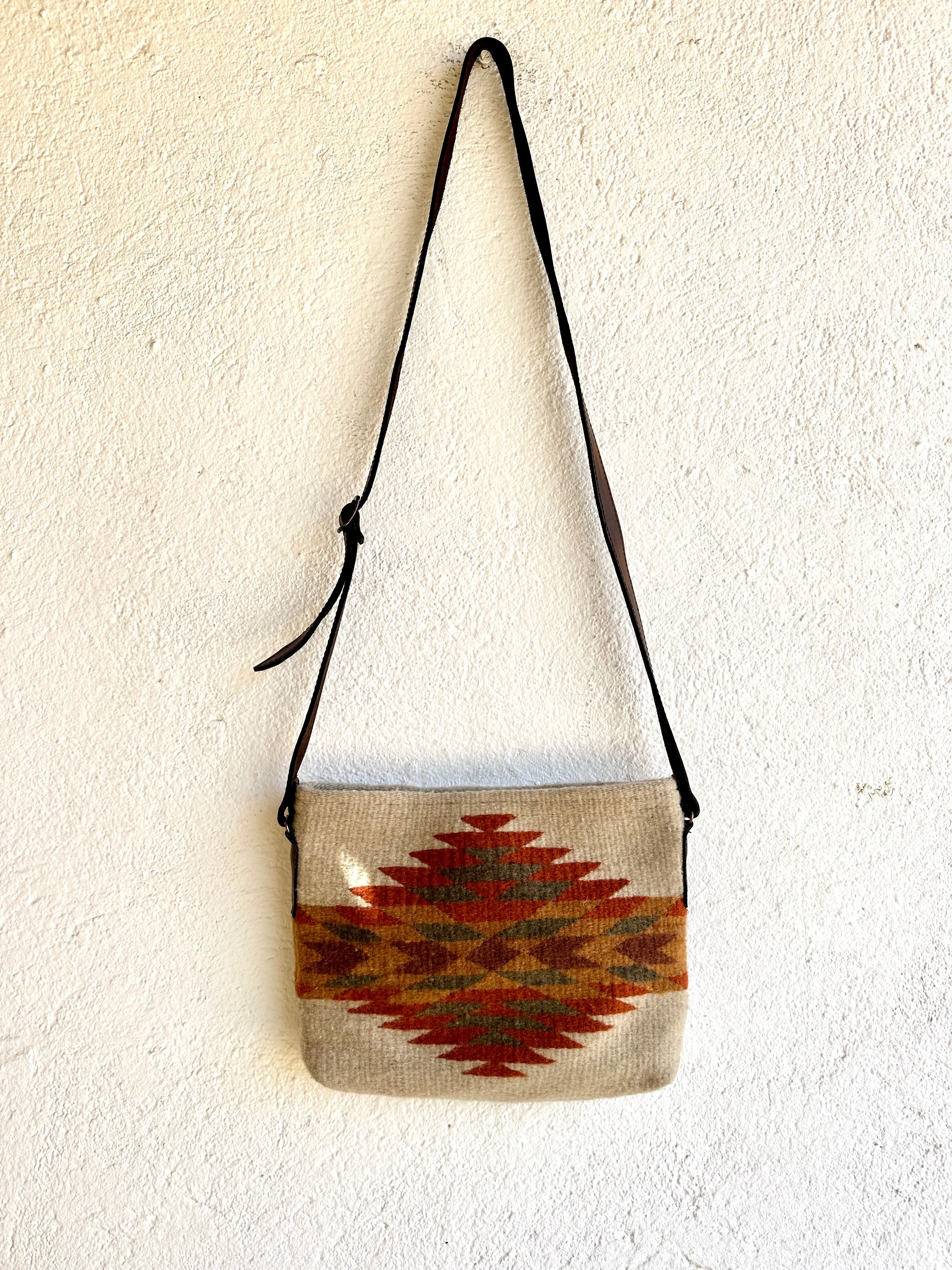 Manos Crossbody   more