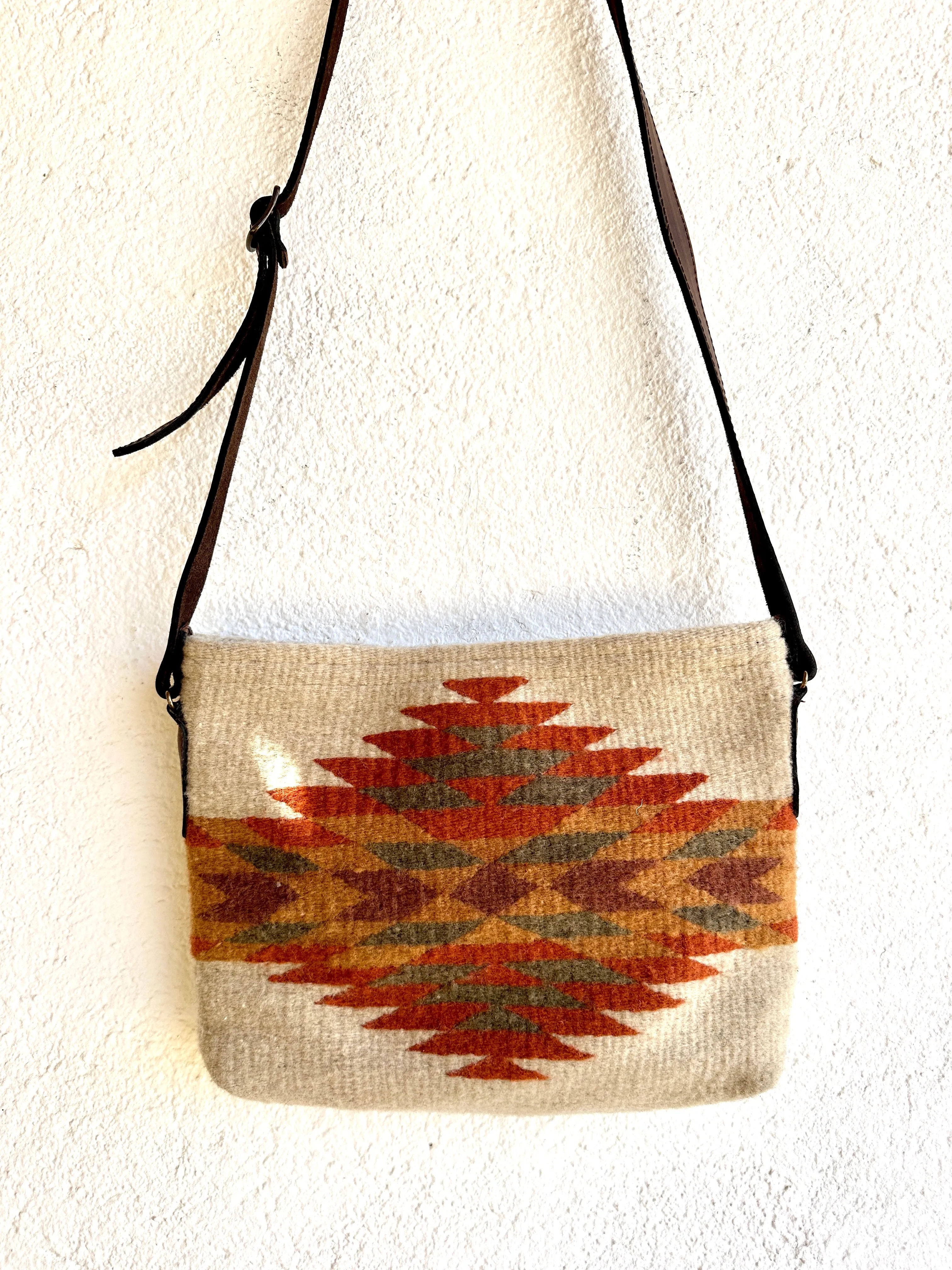 Manos Crossbody   more