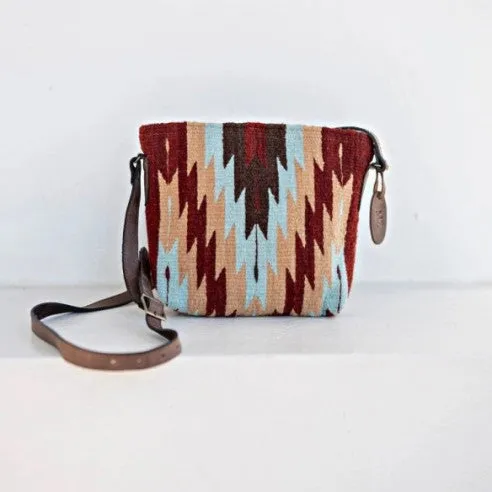 Manos Crossbody   more