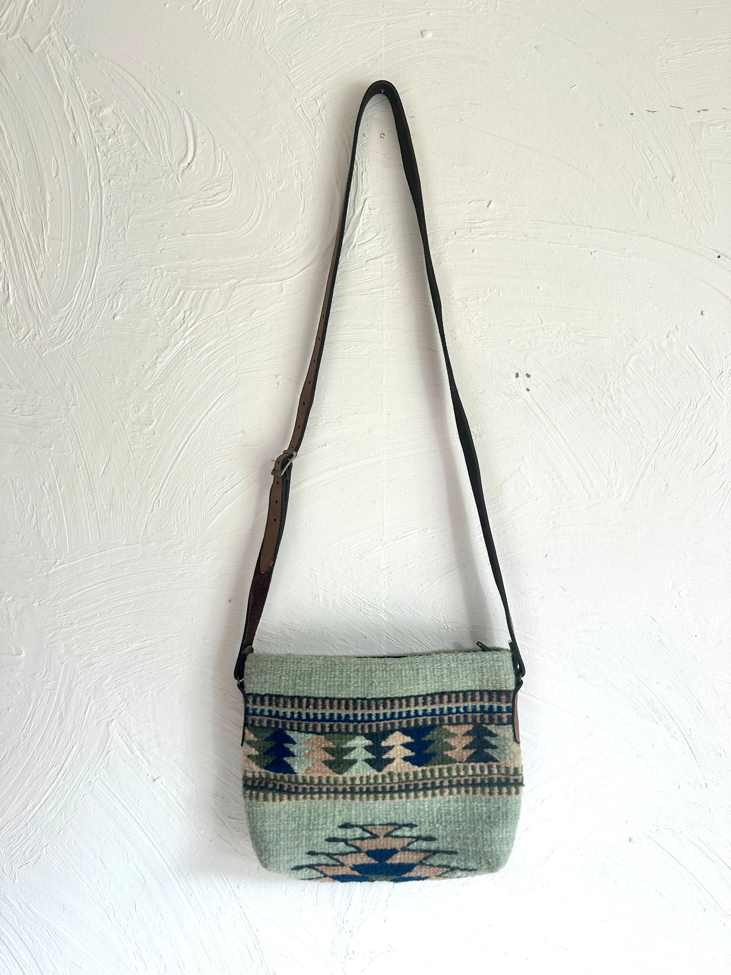Manos Crossbody   more