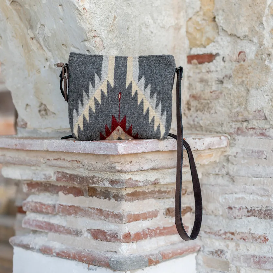 Manos Crossbody   more
