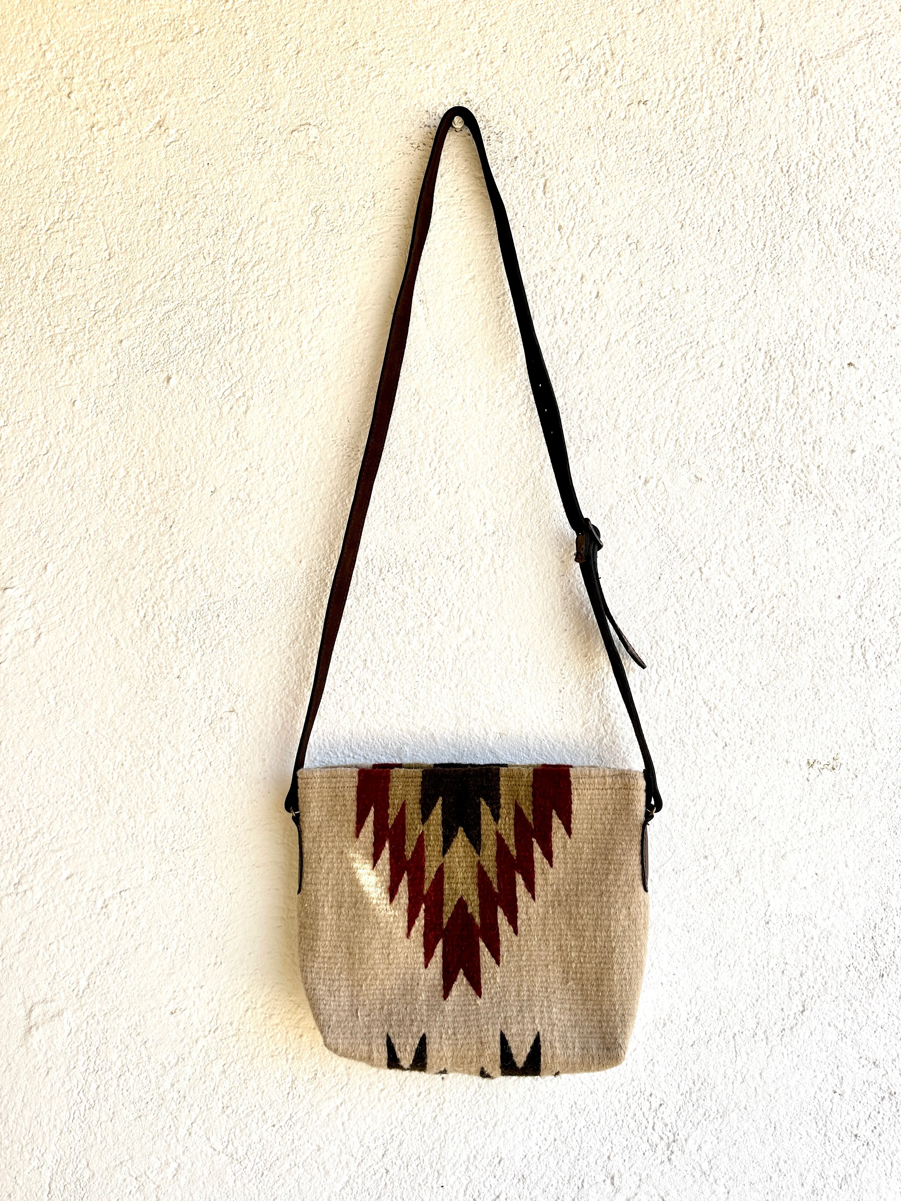 Manos Crossbody   more