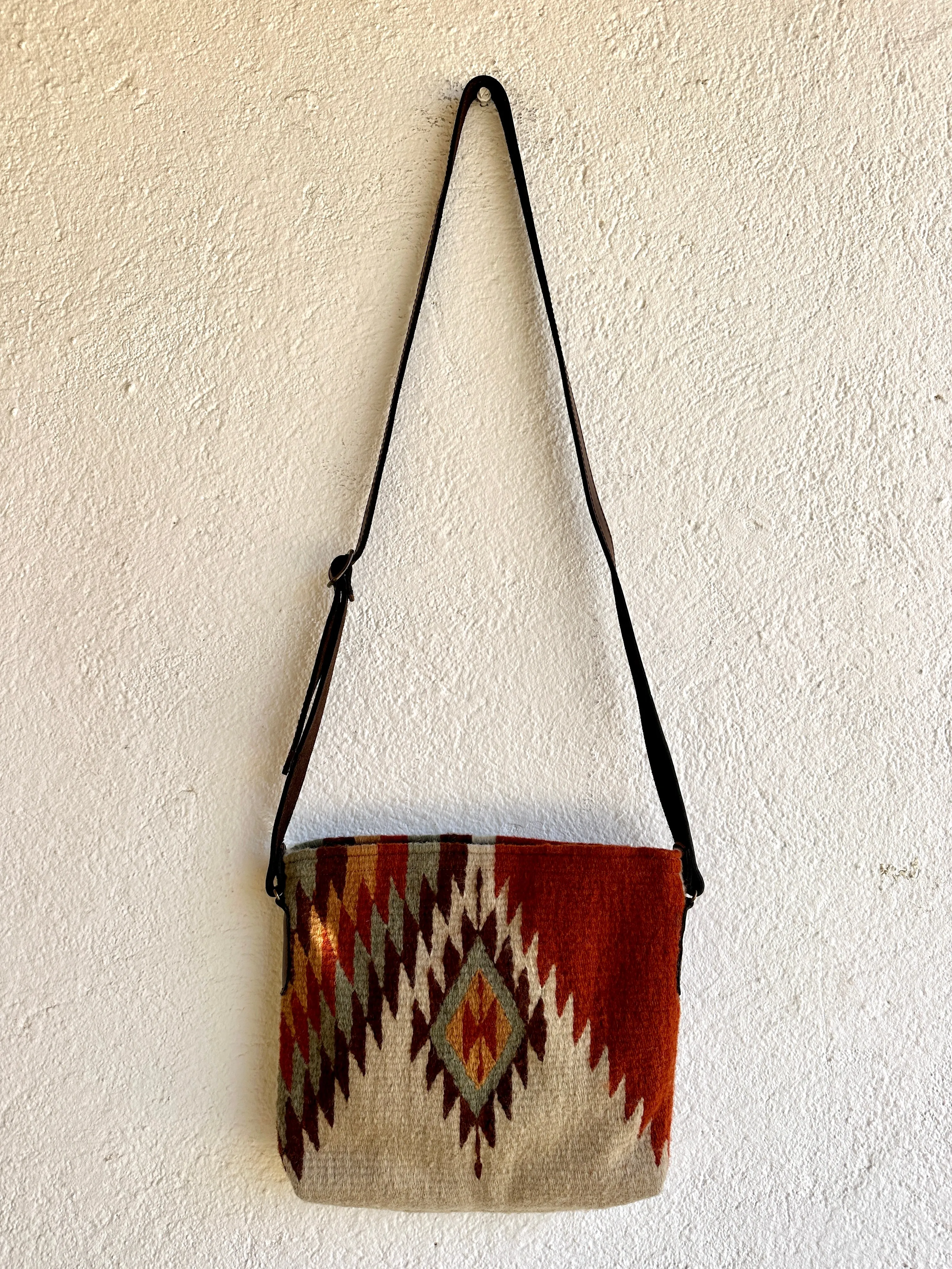 Manos Crossbody   more