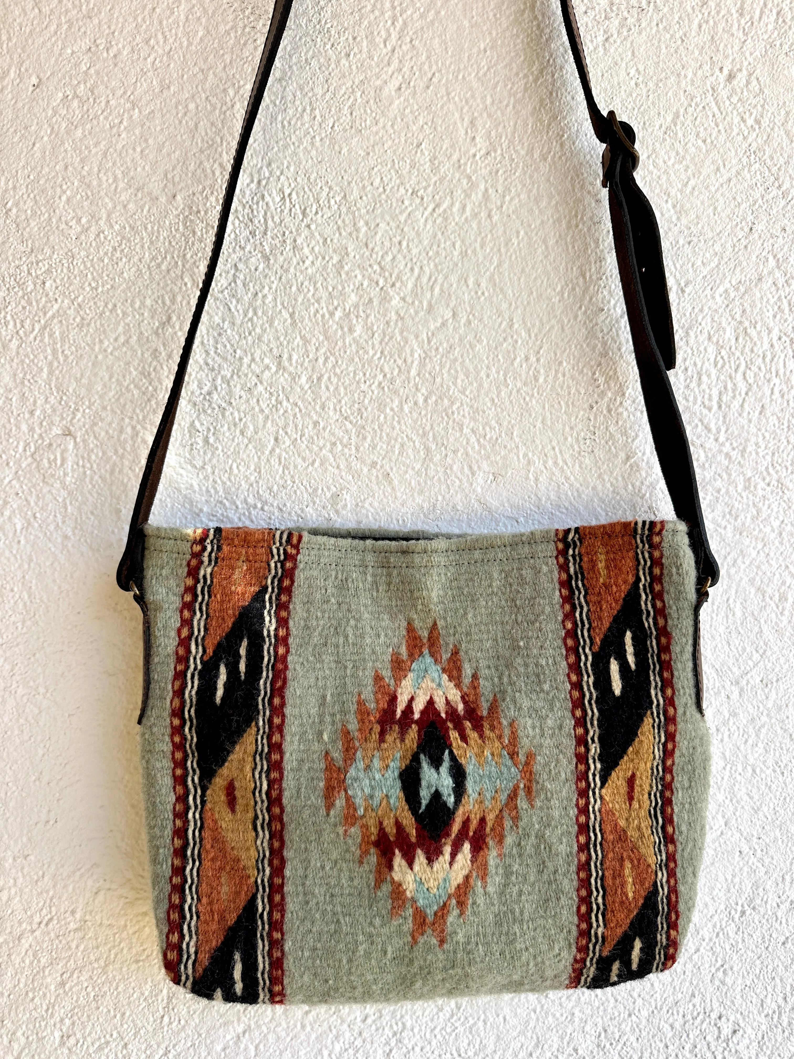 Manos Crossbody   more