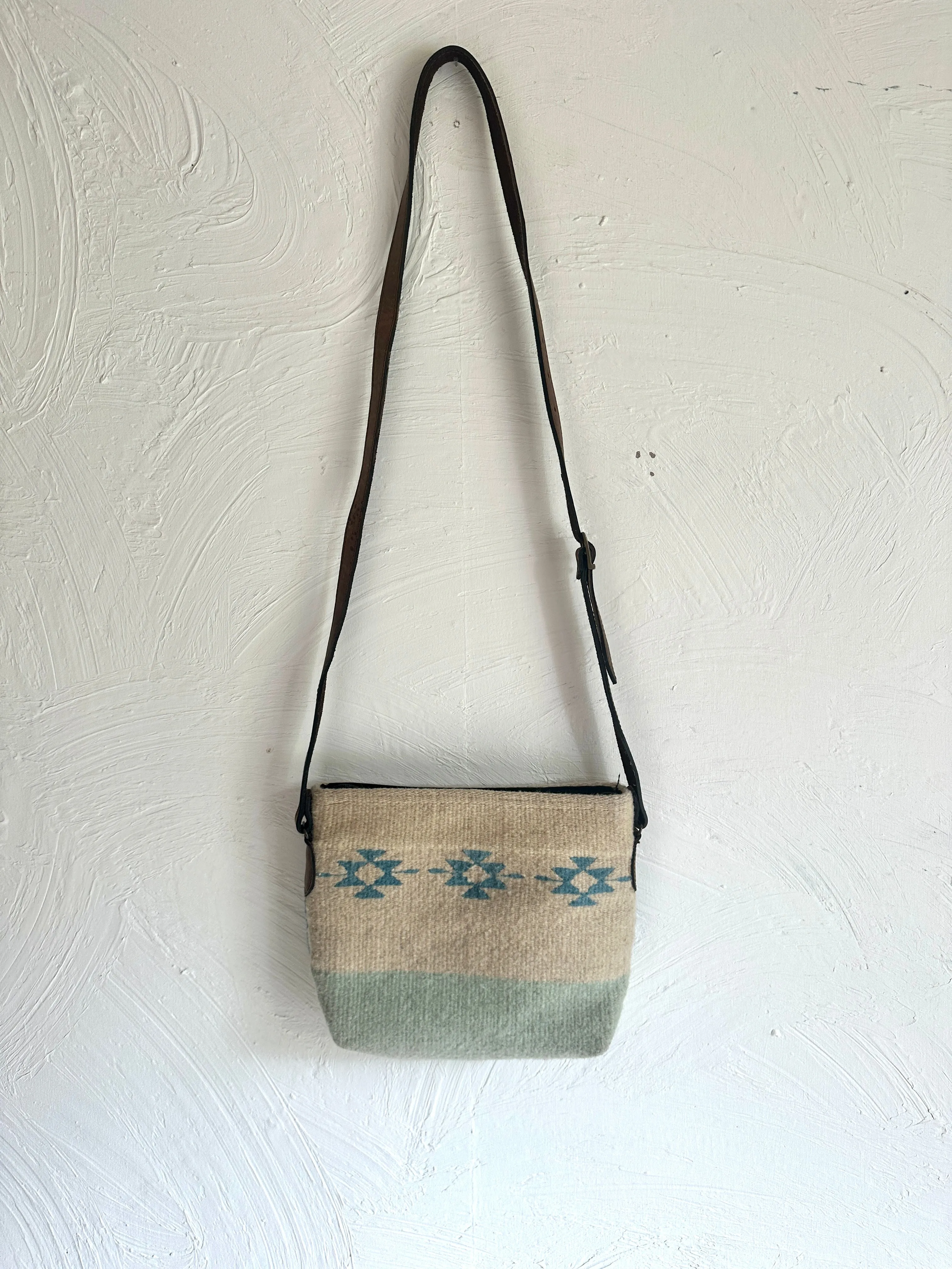 Manos Crossbody   more