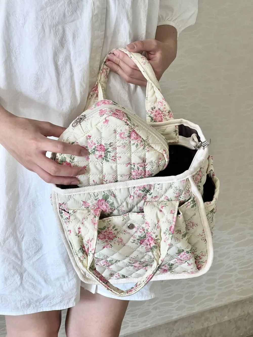 Small Floral Quilted Tote Bag for Women, Cute Crossbody Shoulder Purse with Pockets, Everyday Handbags