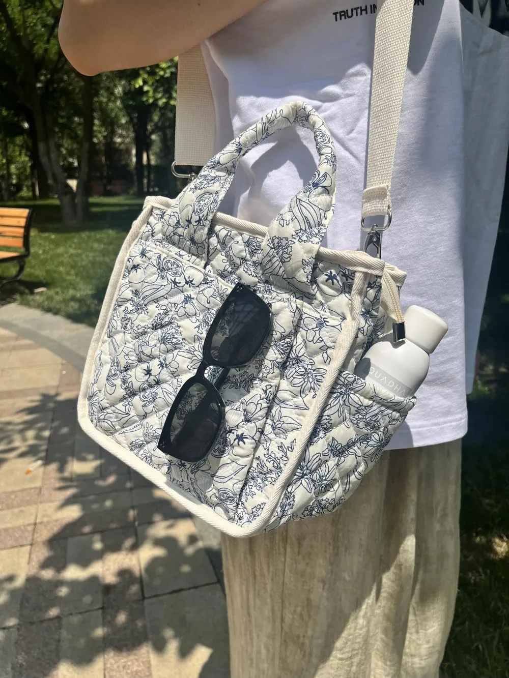 Small Floral Quilted Tote Bag for Women, Cute Crossbody Shoulder Purse with Pockets, Everyday Handbags